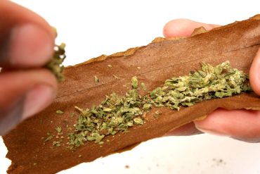 How to Roll the Perfect Blunt